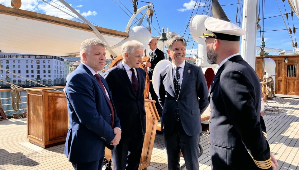Alma-sjef Bernt Skeie fikk storfint besøk av statsminister Jonas Gahr Søre og fiskeri- og havminister Bjørnar Skjæran under One Ocean Week i Bergen nylig.