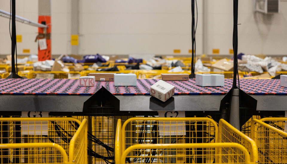 Omnimods patenterte og programmerbare rullebånd kan sende pakkene vertikalt og horisontalt.