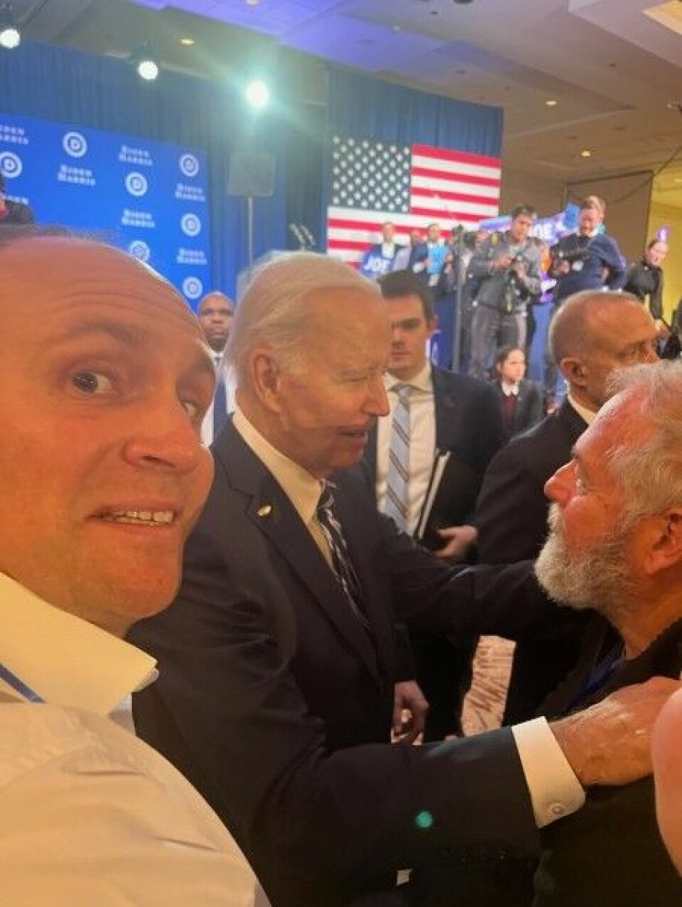 Her hilser Martin Nerstad på president Joe Biden.