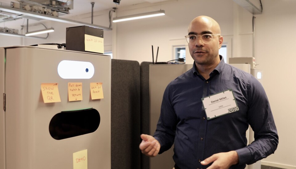 Søppelsortering: Maskinen i bildet kan registrere alt som kastes i den ved hjelp av AI. Daniel Millet CEO i Grin håper dette kan bidra til mer sirkulært forbruk.