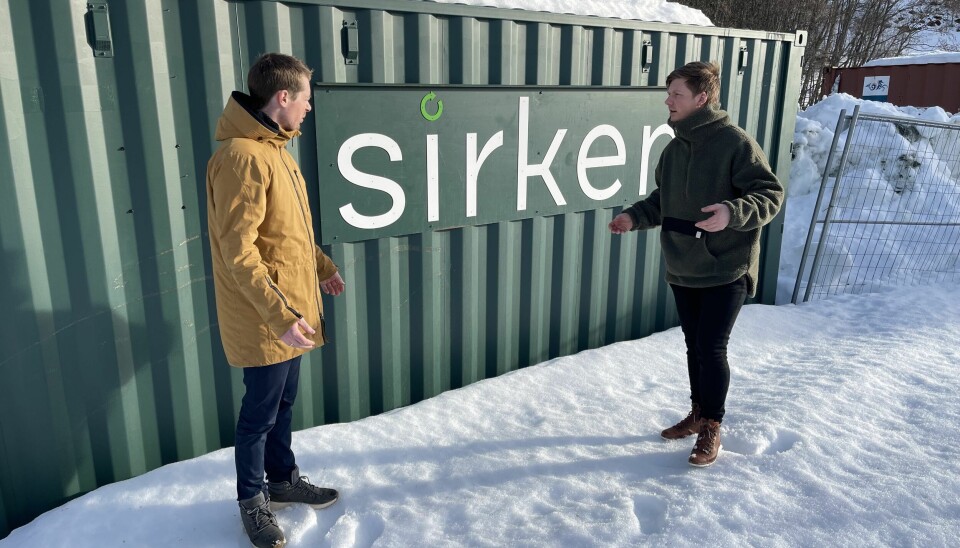 Sirken-gründere: Ingvar Aune og Peter Totland har laget et system for innsamling av ombruksvarer. I Sirken-kontainerne «klikk og hent» av brukte varer.