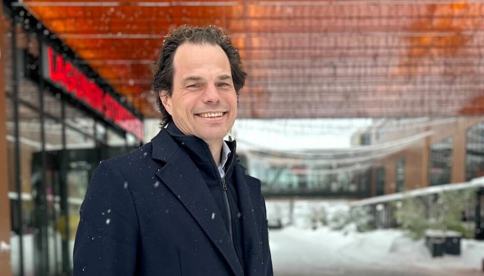 I VEST: Erik Fossum Færevaag er hentet inn som midlertidig daglig leder i Easee. Her kom han rett fra møter i Amsterdam til en kaffe med Shifter på Lagunen Senter hjemme i Bergen.