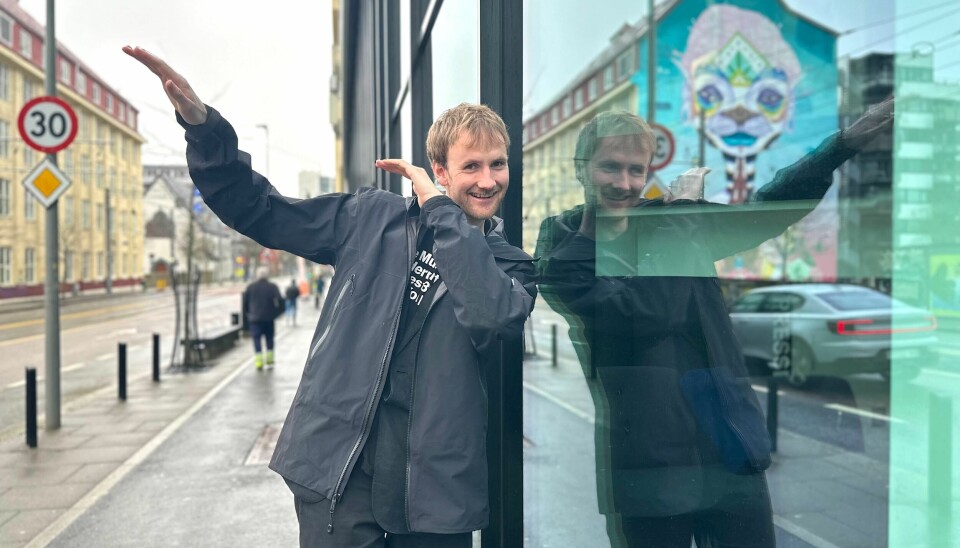 Ungt og kult: – Sånn her må man ikke gjøre for å nå «Gen Z» , sier Peder Haugfos og gjør noe som ligner på dabbing.