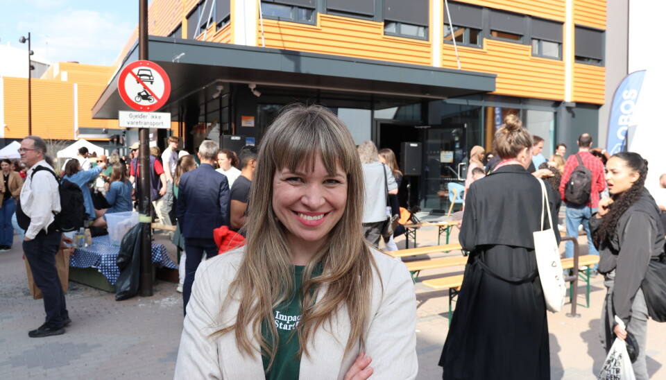 SJEF: Marte Sootholtet er sjef i Impact Startup og hadde fått en hel haug med mennesker til Holmlia denne dagen.