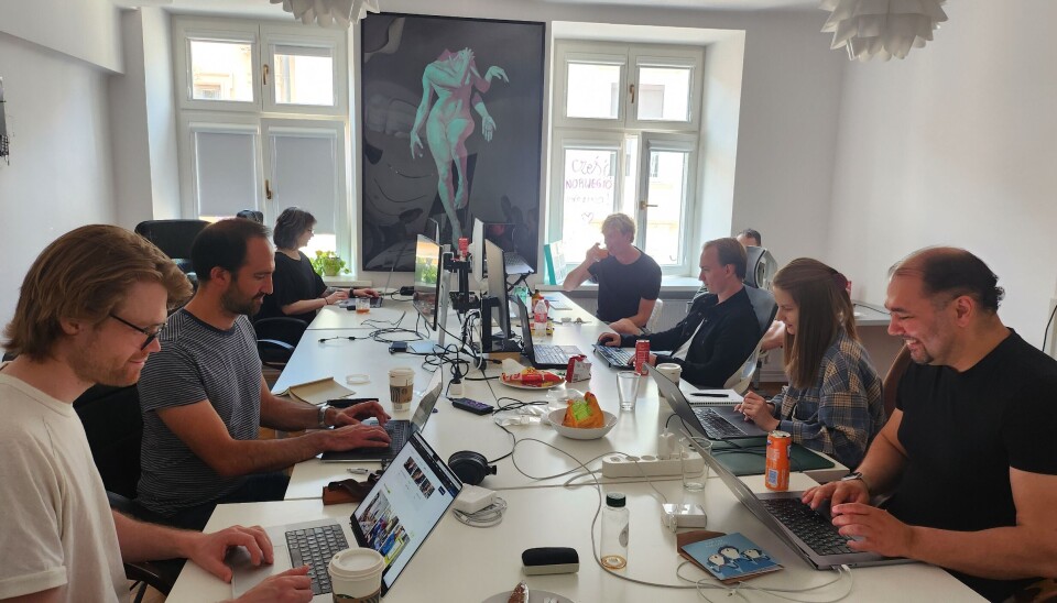 Arbeidsleir i Krakow i mai. Til høyre: med-gründer og visjonær Benjamin Yusuf, senioriutvikler og bransjeekspert.
Skjult bakerst til høyre er Martin Ulleberg, CIO Chief Innovation Officer.