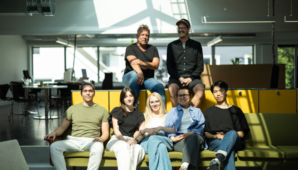 Inngår avtale: Teamet samlet i Stavanger. Første rad fra venstre - Leonardo Hernandez Celli, Giorgiana Mihaela Bejan, Irina Kundsen, Jingjng Li, Yingjie Wei.
Andre rad fra venstre - Lasse Andresen og Andreas Melvær.