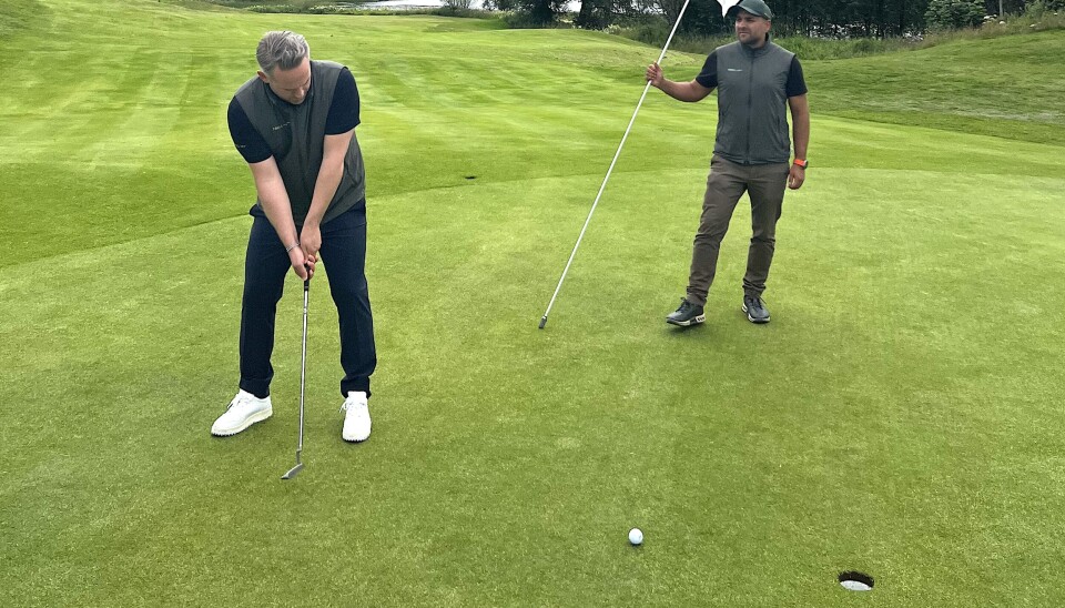 Fikk ideen her: Lasse Hovland (til venstre) og Omar Zacka bruker å spille golf sammen her hos Fana Golfklubb.