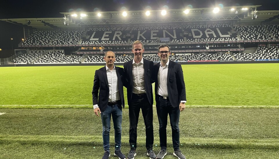 Før kamp: Kristoffer Hagenes sammen med dommerkolleger i Trondheim.