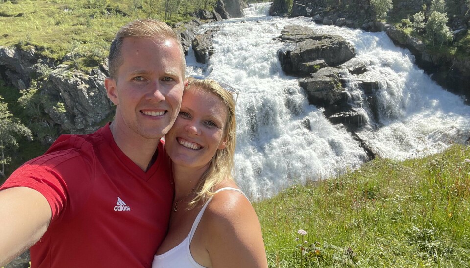 Får treningshjelp: Kristoffer Hagenes på tur sammen med konen Hanne.