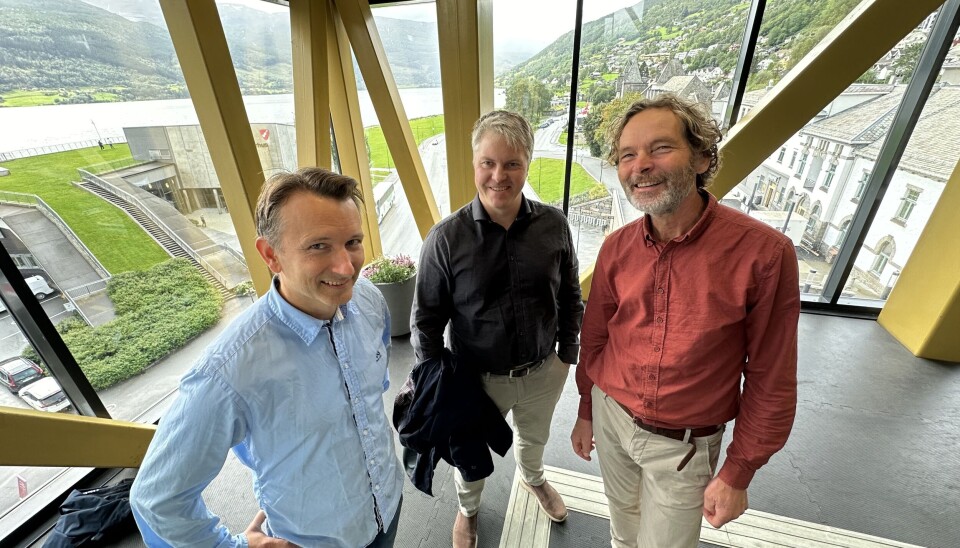 Fra gondolen: Kitemill holder til Gondol-bygget på Voss, med utsikt mot blant annet Vangsvatnet, fra venstre Asgeir Løno, Thomas Hårklau og Jon Gjerde.