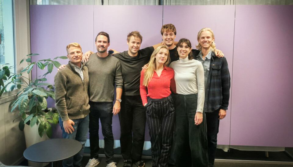Saeid Hosseini (til venstre) gikk på Entreprenørskolen da han ga liv til ideen om en motorisert robotarm for folk med delvis lammelser. Her sammen med Leo Bendvold, Eirik Bodsberg, Maren Fossum, Jostein Løwer, Julia Kenel og Asmund Kollbye.