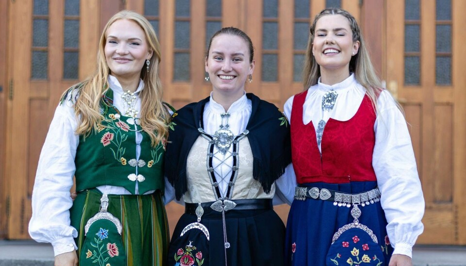 Bunadsmafiaen? Nei, det er Sofie Berget, Cecilie Nikolaisen og Anna Gjestvang fra avgangsfesten ned entreprenørskapsskolen NTNU tidligere i år.