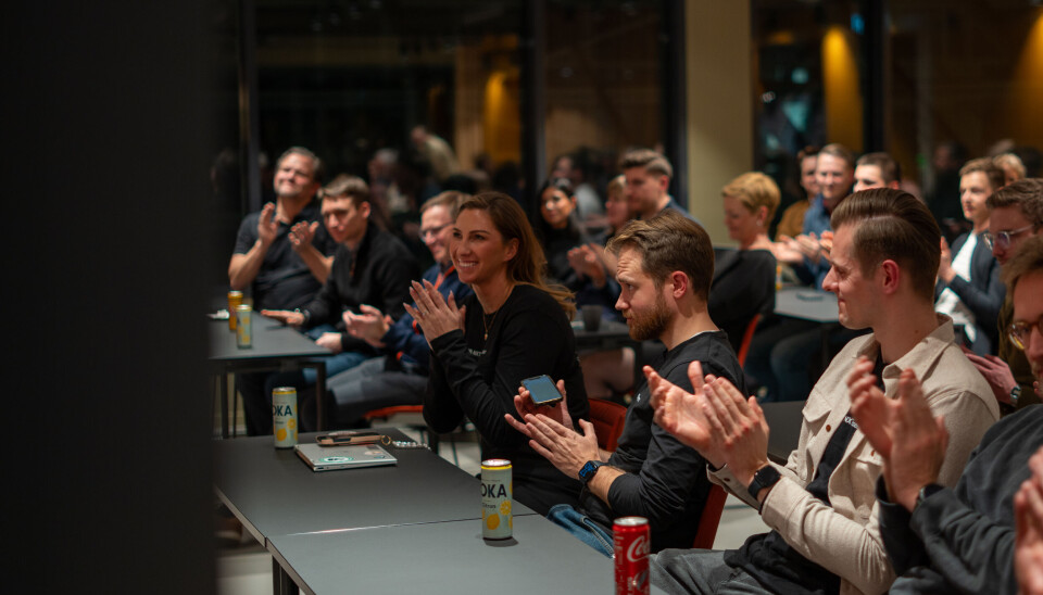 For åttende gang samarbeider Startuplab og DNB NXT om et akseleratorprogram. Maria Archontoulis (til venstre) er ansvarlig for akseleratoren i DNB. Her avbildet mandag kveld da de ni utvalgte selskapene, plukket fra en søknadsbunke på over 250, ble presentert.