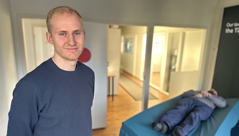 CEO Bjørn S. Lorentzen og CTO Andreas Smith (liggende) i Tidewave i Stavanger.