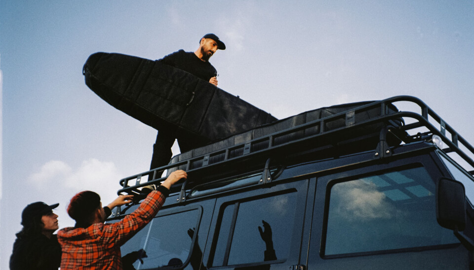 Truls Brataas møtte den svenske frikjøreren Jon Olsson da de begge surfet i Hoddevika i 2009. Selskapet ble følgelig grunnlagt i 2009. Målet var å redefinere reiseutstyr.