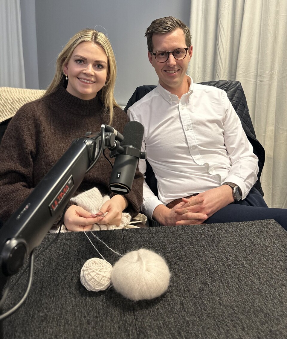 Anne Emilie strikker alltid. – I am living the brand, sier hun og ler. Kjartan strikker ikke.