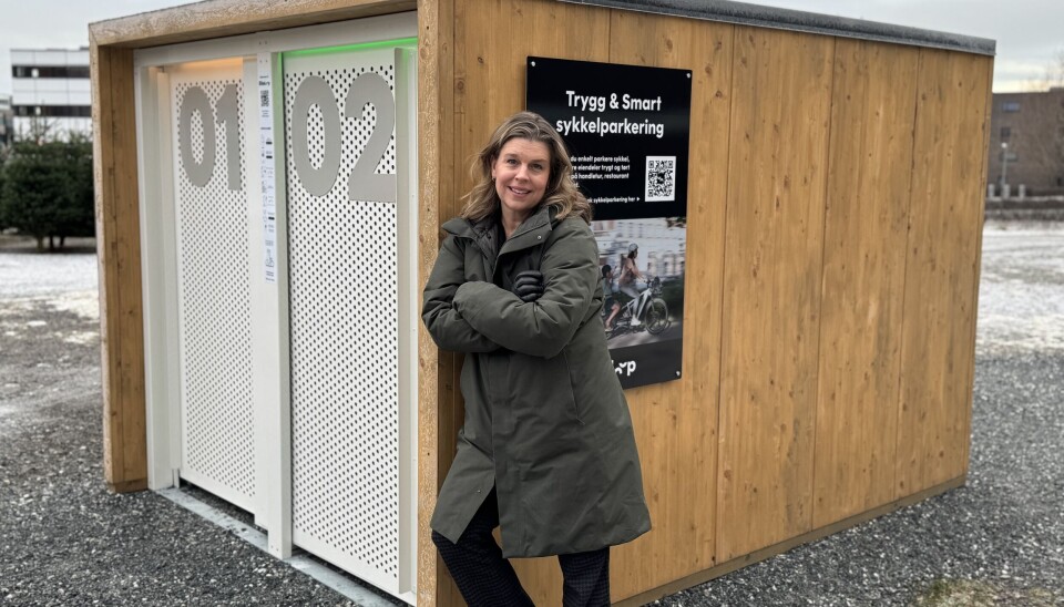 Gründer Hedda Heyerdahl foran Bikeloops sykkelskap på Fornebu.