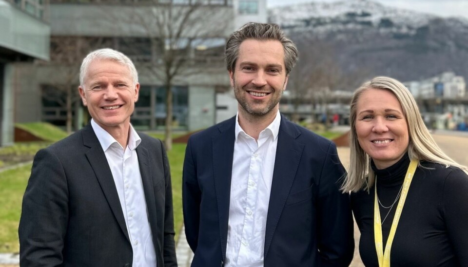 Anders Jørgen Bjørndalen (midten) begynner i Stacc. Han er omgitt av Geir Nordrik i Stacc og Henna Raknes i Amp Eleven.