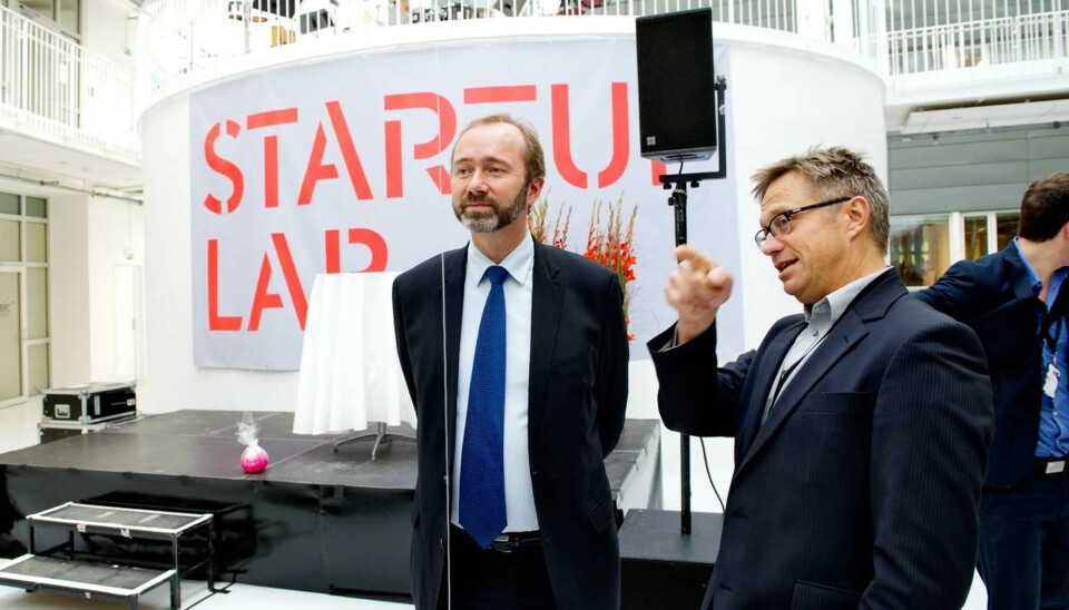 Næringsminister i den daværende Stoltenberg-regjeringen, Trond Giske, åpnet Startuplab. Til høyre selveste gudfaren: Karl-Christian Agerup som den gangen var sjef i Oslotech i Forskningsparken.
