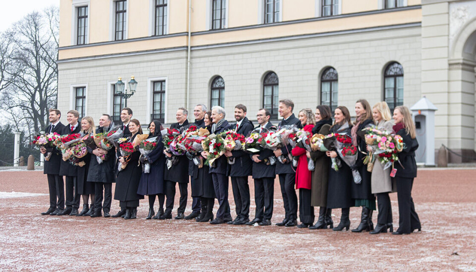 Fra tirsdag var Ap eneste parti i regjeringen. Her er de nye ministerene på Slottsplassen i Oslo. Fra tirsdag var Ap eneste parti i regjeringen. Her er de nye ministerene på Slottsplassen i Oslo.