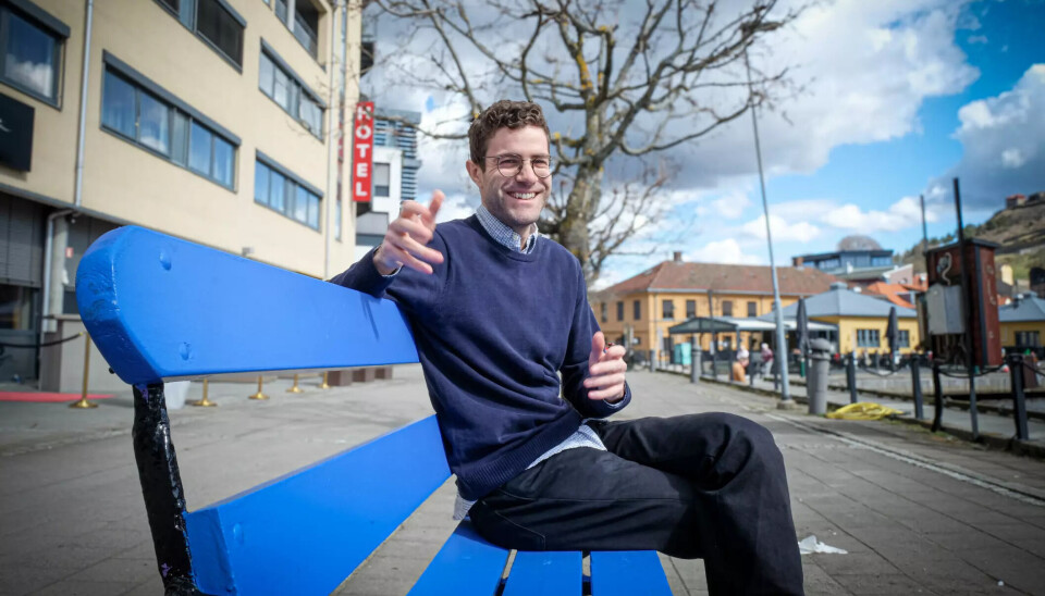 – Ulempen er hvis man som førstegangsgründer hele tiden må bevise mer og mer uten å få en investering, slik at man bruker mer tid på finansiering enn selskapsbygging, sier Simon Risanger, opprinnelig forsker og nå medgründer i AI-startupen Versiro, etablert i 2022.