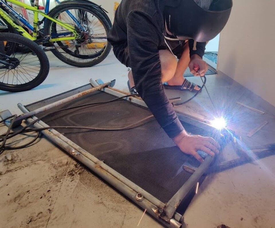 Christopher Scheiene lager de første prototypene i garasjen.