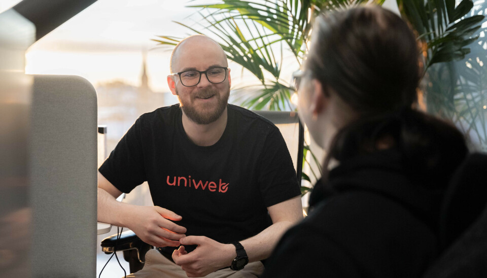 Gjengen til Uniweb som sitter på kontorene i Tønsberg kan man få tak i både på e-post, chat og telefon. Her sørges det for at alle kunder får den hjelpen de trenger, enten det er små eller store utfordringer de møter på.