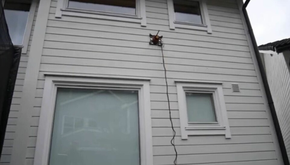 Slik så den første prototypen til EasyX ut. Den klatret oppover husveggen.