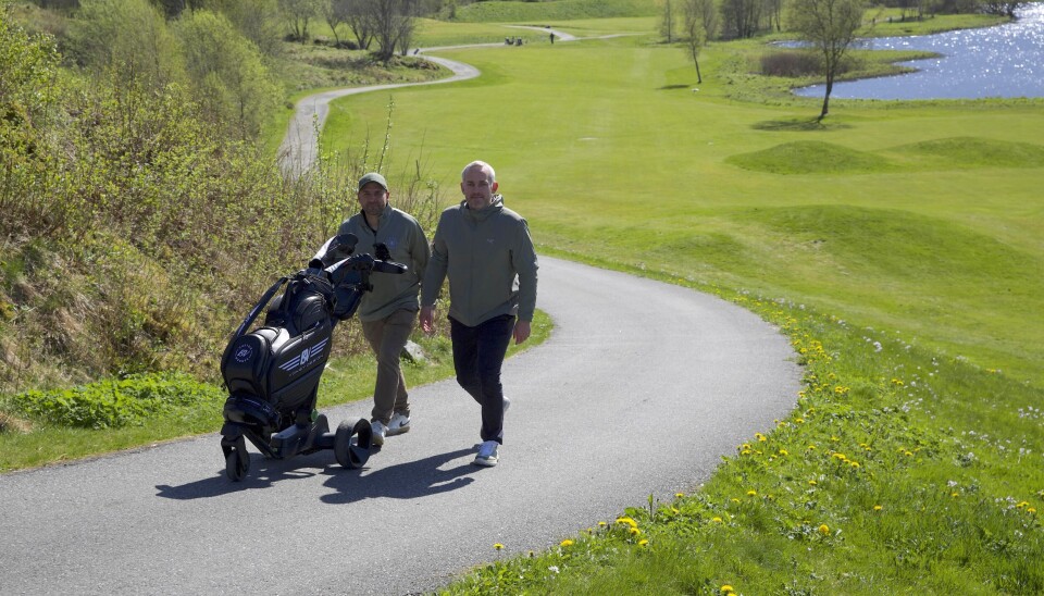 Lasse Hovland og Omar Grotli Zacka i Troll-E ønsker å hjelpe golfere å forsere oppoverbakkene.