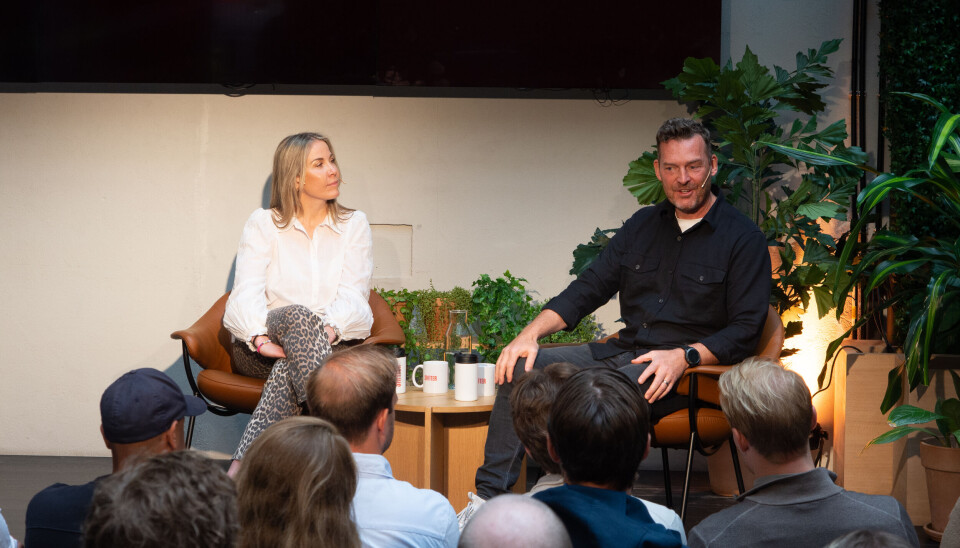 Birte Steen og Andreas Sjölund på scenen under Shifter Live om B2b SaaS og salg