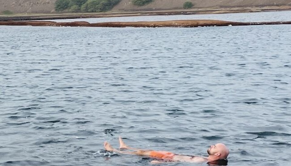 Broms på badetur. Eirik Broms. Secundo.