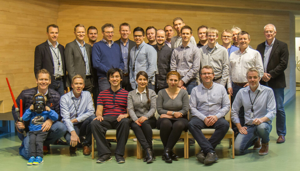 Teamet til Zaptec i 2015, leder av Brage Johansen (nummer to bak fra venstre). Easee-gründer Jonas Helmikstøl jobbet også her da (nummer seks fra bak fra venstre).