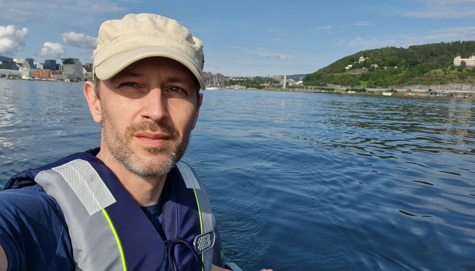 Trygve Mongstad på Oslofjorden i gammel båt. Båten er lånt av Daniel Fjærtoft, Leder i Akerselva trebåtforening og arbeider i Smartwatt Trygve Mongstad