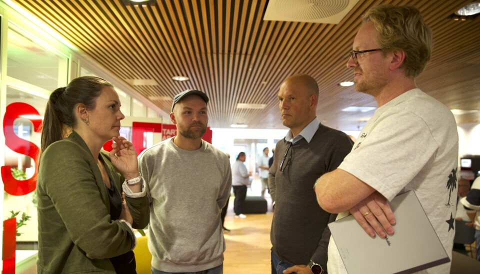 Hilde Støle Pettersen fra Momentum, Kjetil Holmefjord fra Sondo, Fredrik Harloff fra GC Rieber og Erlend Hausken fra Startuplab fortsatte praten etter sofapraten.