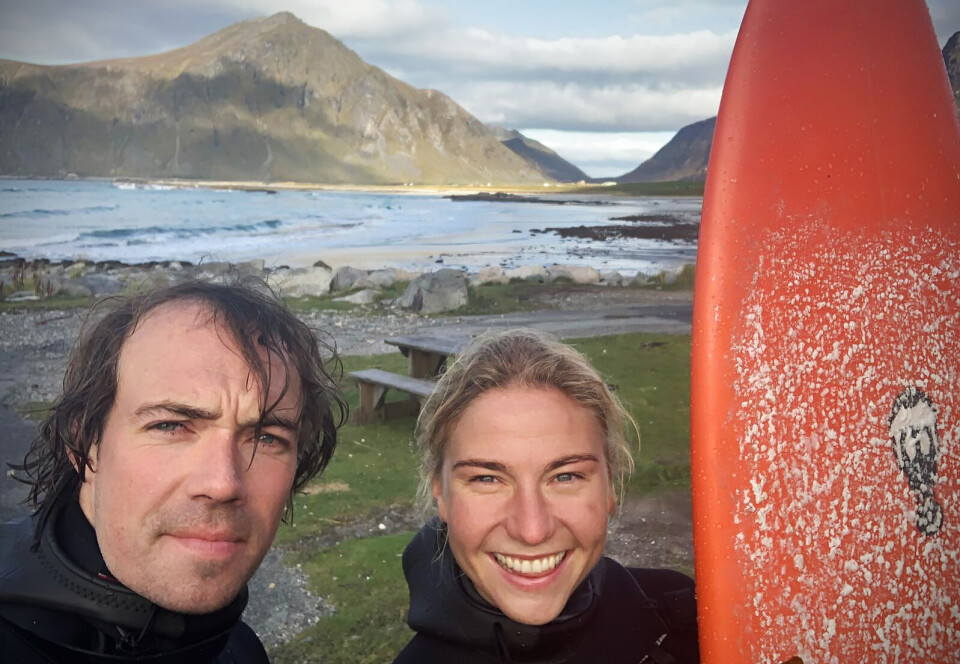 Christopher Carr og kona Maria Lisa Odland har en felles lidenskap for surfing.
