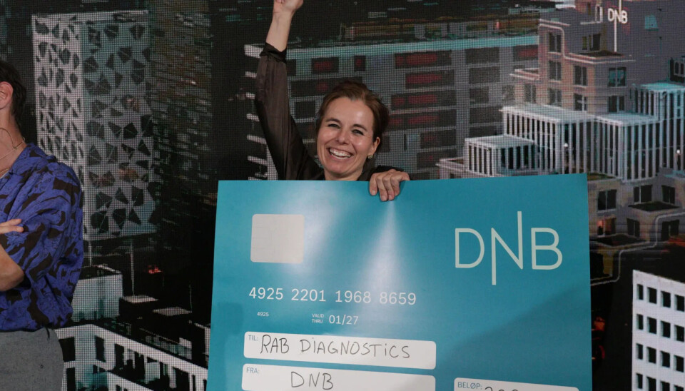 Anette Weyergang i Rab Diagnostics tok seieren under fjorårets konkurranse. Vinneren: Anette Weyergang kunne stolt ta imot sjekken på 200.000 kroner etter seieren.