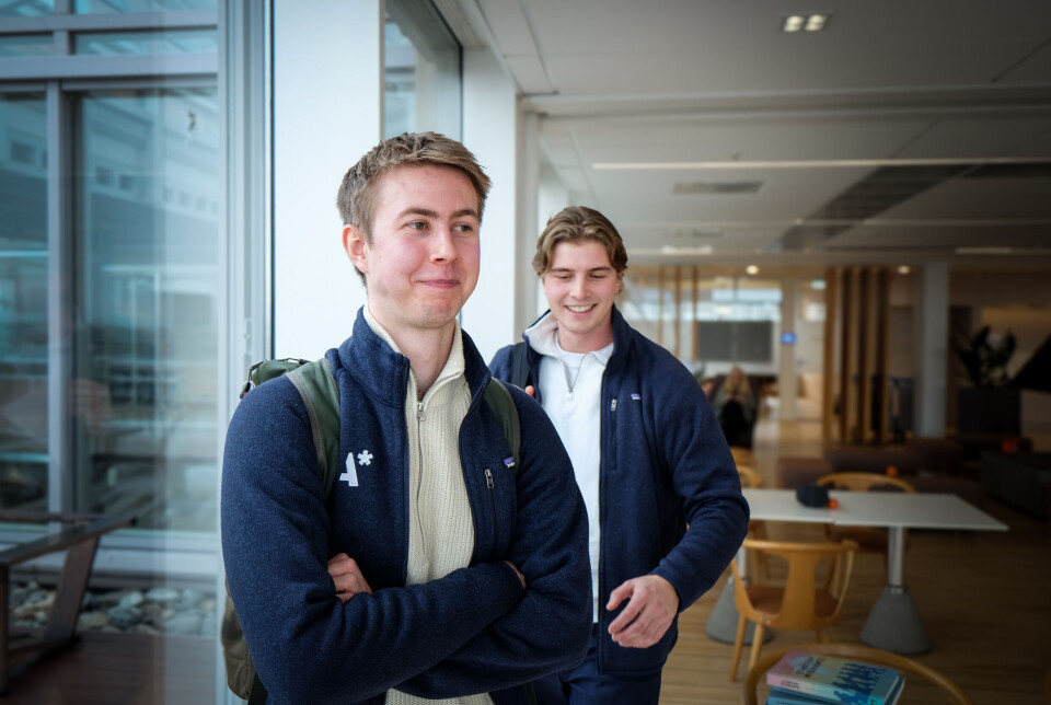 – Hva skjer når halvparten av Norges biler styres av en teknologi norsk akademia ikke forstår, spør Mikael Steenbuch. Her sammen med medgründer Erik Bohne (i front).