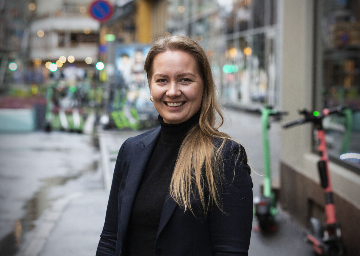 Porno bir odamni dosti uchun olib keldi